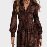 Maxikleid in der Taille