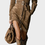 Midi-Kleid aus Wildleder mit langen Ärmeln und Kragen