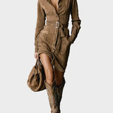 Midi-Kleid aus Wildleder mit langen Ärmeln und Kragen
