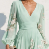 Lucija - Midi Kleid aus chiffon in Hellgrün mit floralem Plissee