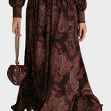 Maxikleid in der Taille